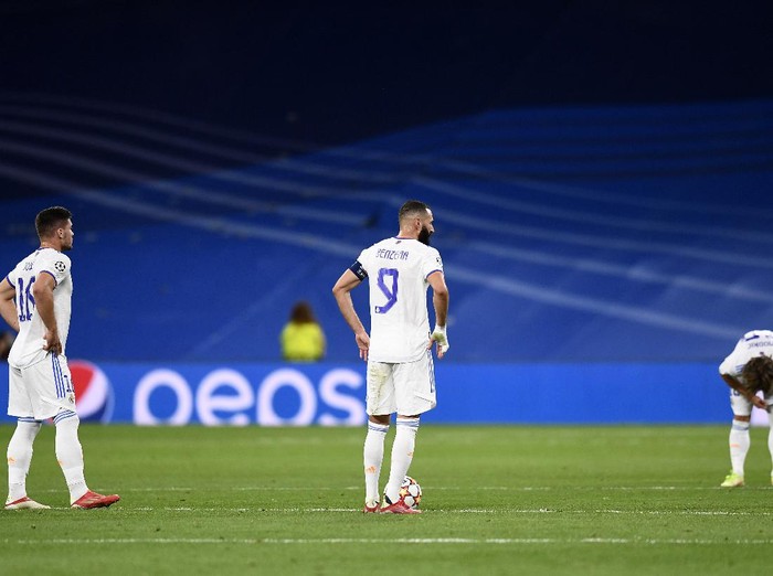 Real Madrid's Karim Benzema, center, Luka Jovic, left, and Luka Modric reacts after Sheriff's Sebastien Thill scoring his side's second goal during the Champions League group D soccer match between Real Madrid and Sheriff, Tiraspol at the Bernabeu stadium in Madrid, Spain, Tuesday, Sept. 28, 2021. (AP Photo/Jose Breton)