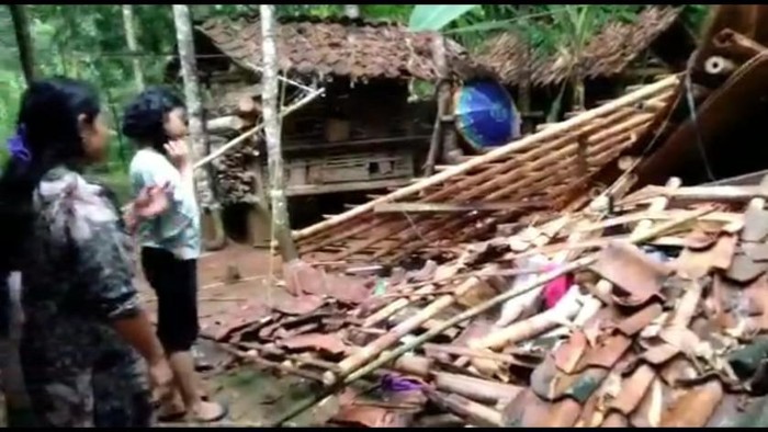 Rumah Ambruk di Ciamis