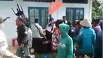 Momen Warga Aceh Ngamuk di Lokasi Vaksin-Pukul Dokter Wanita