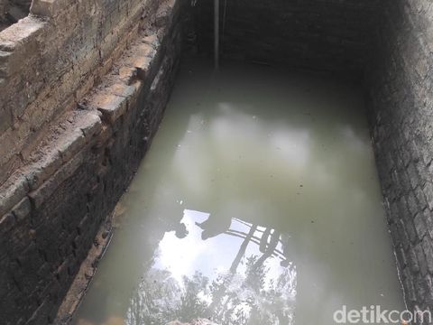 Ada Sendang Brumbun di Lamongan. Setiap tahun, digelar tradisi Keduk Brumbun di sendang tersebut.