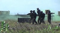 Pasukan Khas TNI AU yang sempat terlibat kontak senjata dengan musuh akhirnya berhasil membebaskan seorang sandera yang ditawan oleh musuh.