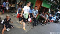 Lima fasilitas umum itu diantaranya, Sentra Primer Barat, Taman Sentra Flora dan Fauna Semanan, Sentra Promosi dan Pemasaran Ikan Hias (SPPIH) Slipi, Kota Tua dan Pecinan Glodok. Dikhy Sasra/detikcom