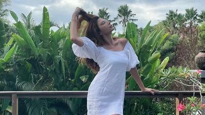 Potret Tamara Bleszynski, Idola 90-an yang Cantiknya Tak Pernah Pudar