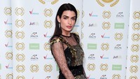 Tonia Sotiropoulou tampil minor sebagai Bond Girls di film Skyfall. Foto: Getty Images/Eamonn M. McCormack