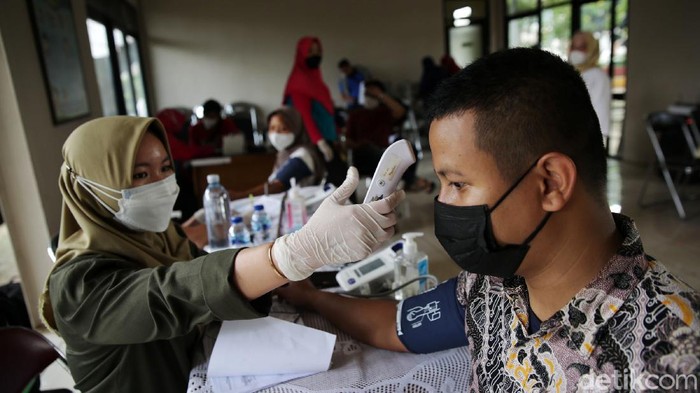 Cegah Gelombang COVID, Satgas Ajak Warga Pahami Sebab Transmisi Virus