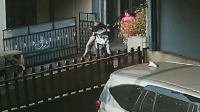 Viral aksi maling motor santai di Kebon Jeruk, Jakbar