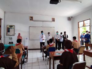 Wawalkot Tinjau Simulasi PTM di SMPN 2 Depok, Pastikan Prokes Diterapkan Ketat