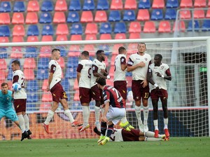 Para Peracik Bola Mati