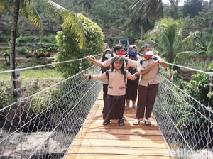 Anak-anak di Tenjolaut Tak Perlu Lagi Bertaruh Nyawa Pergi ke Sekolah