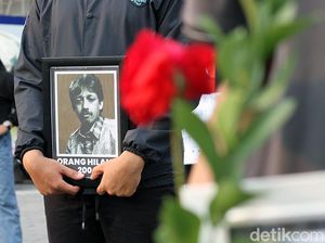 Bawa Foto Munir, BEM UNS Gelar Aksi September Hitam
