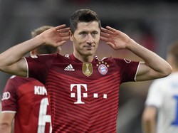 Lewandowski masih menjadi pemain paling produktif dalam ajang pertemuan klub-klub Eropa. Penyerang asal Polandia itu kembali mencetak gol dalam matchday kelima, ketika Bayern Munchen menang 2-1 atas Dynamo Kyiv. Tambahan satu gol, membuat Lewandowski kini mengemas sembilan gol. AP/Matthias Schrader