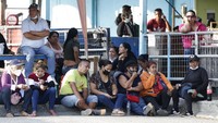Otoritas setempat menyebut bentrokan berdarah yang terjadi pada Selasa (28/9) waktu setempat itu dipicu oleh geng-geng narapidana yang terkait kartel narkoba internasional yang memperebutkan kendali di dalam penjara. Sebelumnya, komandan polisi setempat, Fausto Buenano, menyatakan bahwa jenazah juga ditemukan di dalam saluran pipa di kompleks penjara tersebut. 