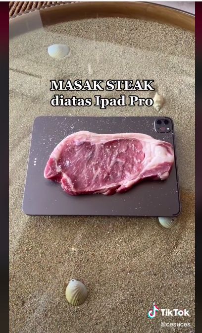 Sultan! Wanita Ini Masak Steak pakai Talenan iPad Pro