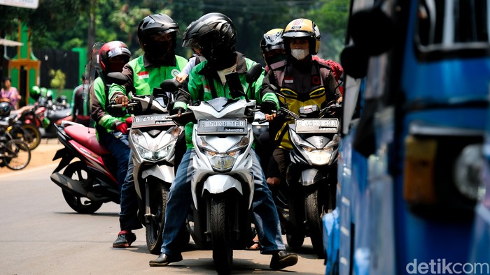 Penataan Stasiun Manggarai jadi sorotan. Pasalnya bukan bangun shelter ojol, Stasiun Manggarai justru sediakan lokasi pengendapan ojek online. Ini penampakannya