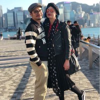 Claudia Adinda yang merupakan artis sekaligus fashion desainer juga memilih untuk menikahi penggemarnya sendiri. Pria yang kini telah menjadi suaminya, Derby Romero, rupanya merupakan salah satu penggemarnya. Setelah menjalin hubungan asmara dan merasa cocok, keduanya pun memutuskan menikah pada 14 Oktober 2017. Foto: Claudia Adinda Instagram