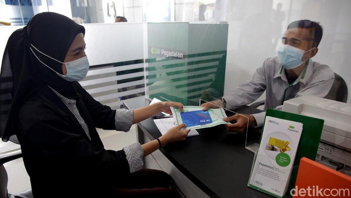 Co-Location Senyum hadir sebagai bentuk integrasi antara BRI, Pegadaian, dan PNM. Di sini, warga dapat akses layanan permodalan, menabung, hingga investasi emas