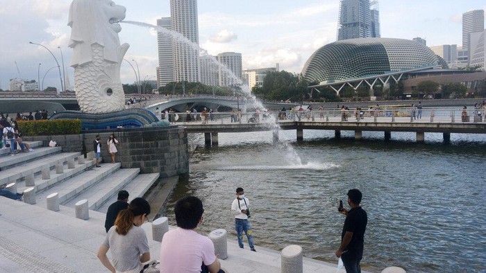 Corona Menggila, Kasus Harian COVID-19 Singapura Melampaui Indonesia Kasus harian COVID-19 di Singapura terus cetak rekor baru. Pada Rabu (29/9) kemarin kasus harian COVID-19 Singapura bahkan melampaui kasus harian di Indonesia.