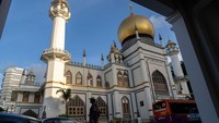 Namun, Ong Ye menyatakan ketentuan itu tidak berlaku untuk pengunjung jangka pendek, dengan riwayat perjalanan 14 hari ke Bangladesh, India, Myanmar, Nepal, Pakistan, dan Sri Lanka. Pelancong dari negara-negara ini akan dikenakan tindakan perbatasan yang paling ketat. Getty Images/Ore Huiying.