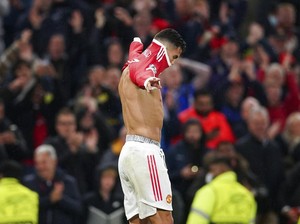 CR7 Pamer Celana Dalam... Cristristiano Ronaldo?