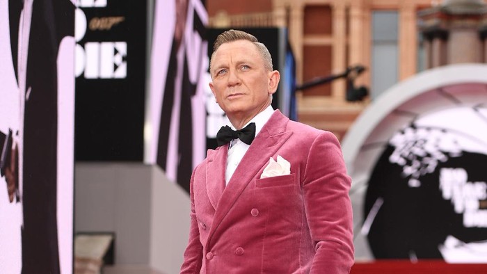 LONDON, ENGLAND - SEPTEMBER 28: Daniel Craig attends the World Premiere of NO TIME TO DIE at the Royal Albert Hall on September 28, 2021 in London, England. (Photo by Jeff Spicer/Getty Images for EON Productions, Metro-Goldwyn-Mayer Studios, and Universal Pictures)