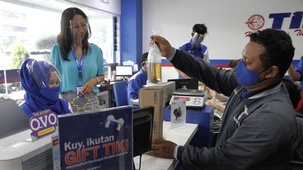Direktur Utama PT Citra Van Titipan Kilat (TIKI) Yulina Hastut Direktur Utama PT Citra Van Titipan Kilat (TIKI) Yulina Hastut