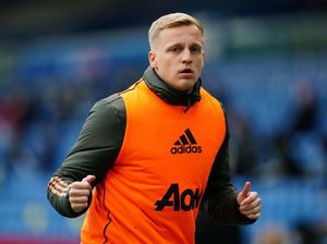 Van de Beek Merapat ke Everton