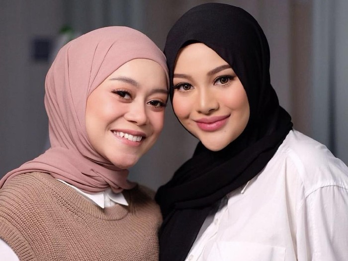 Duo bumil Lesty Kejora dan Aurel Hermansyah. Duo bumil Lesty Kejora dan Aurel Hermansyah.