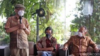 Menurutnya, hal ini terjadi karena orientasi bisnis lembaga negara tersebut. Seperti, terdapat beragam bentuk badan usaha dalam Badan Usaha Milik Negara (BUMN), yakni Persero, Perum (Perusahaan Umum), Lembaga dan lainnya.