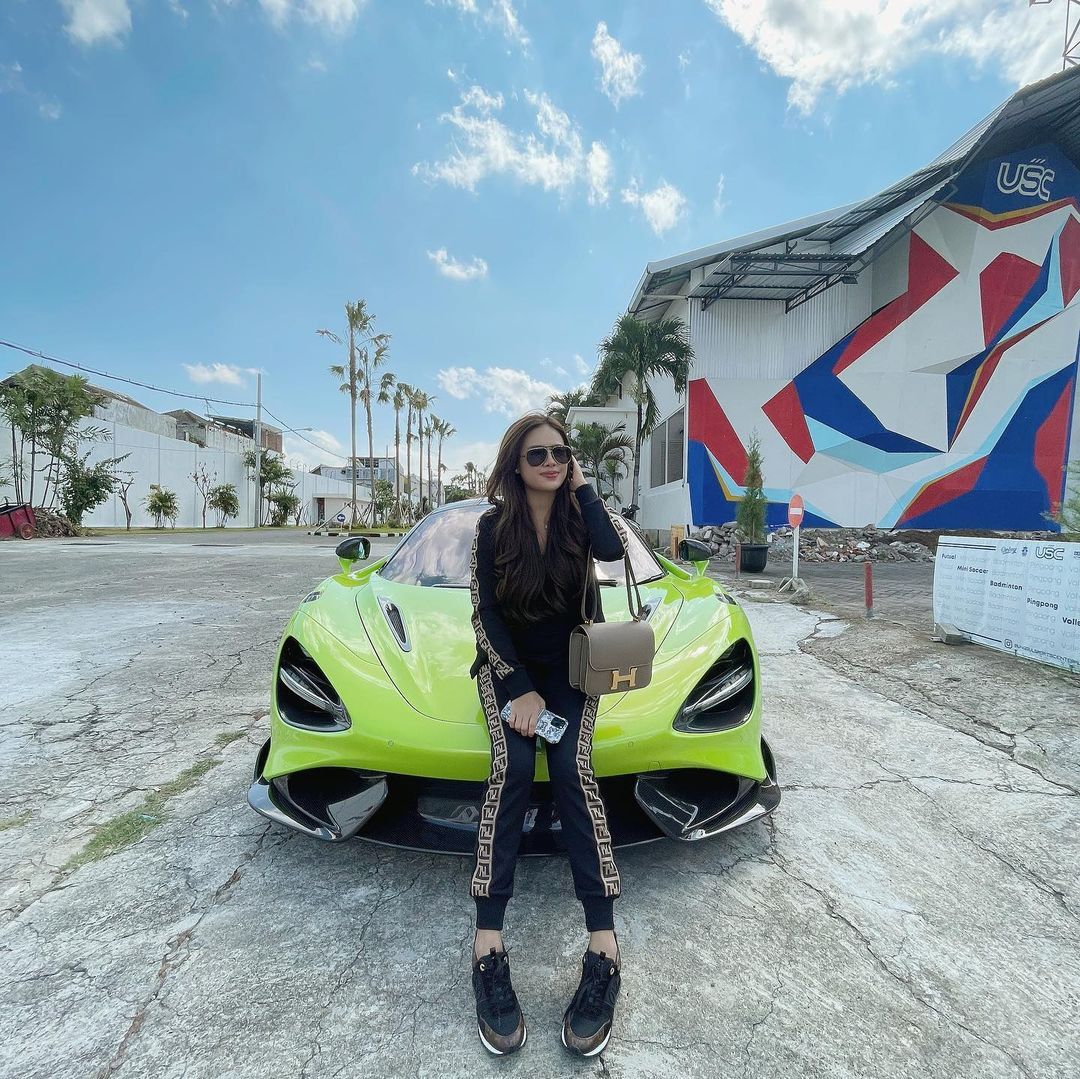 Fakta Kuliner Anggie Dyfrig, Beli Tempe Naik Vespa Dior Rp 1,35 M dan Lelang Minuman Rp 198 Juta