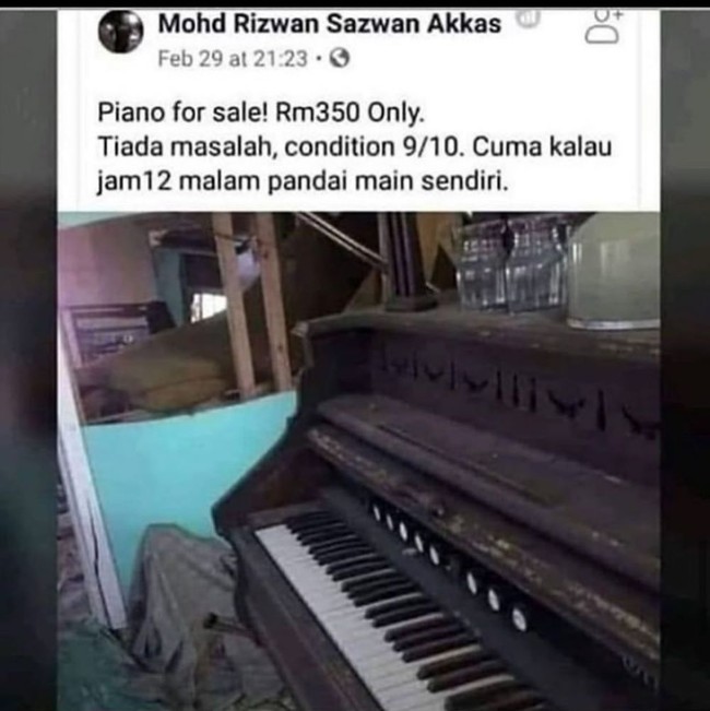Pianonya sih katanya masih oke, cuma agak horror aja karena bisa bunyi sendiri kalau tengah malam. Ada yang berminat beli barang yang satu ini? Foto: instagram.com/@meme.wkwk