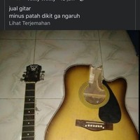 Definisi jual barang yang banyak minusnya. Kalau lihat iklan kayak gini rasanya benar-benar mau tertawa sambil nangis dalam hati. Mungkin penjualnya lagi punya banyak masalah dalam hidupnya. Kita doakan saja semoga gitarnya cepat laku ya.. Foto: instagram.com/@meme.wkwk