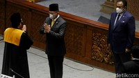 Pelantikan dilakukan dalam rapat paripurna di gedung Nusantara II DPR, Senayan, Kamis (30/9/2021), pukul 11.10 WIB.