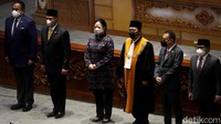 DPR resmi menetapkan Lodewijk F Paulus sebagai pengganti Azis Syamsuddin sebagai Wakil Ketua DPR RI. Sekjen Partai Golkar yang juga anggota Komisi I DPR RI itu pun dilantik.