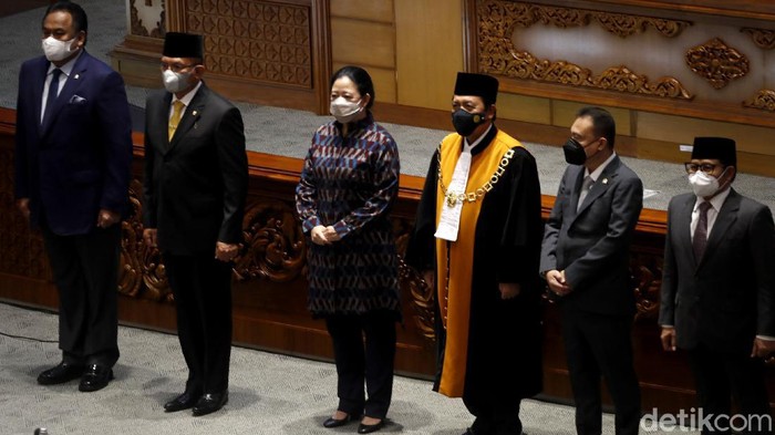 Gantikan Azis Syamsuddin, Lodewijk F Paulus Dilantik Jadi Waka DPR Sekjen Partai Golkar Lodewijk F Paulus dilantik menjadi Wakil Ketua DPR RI. Ia menggantikan Azis Syamsuddin yang tersandung kasus korupsi.