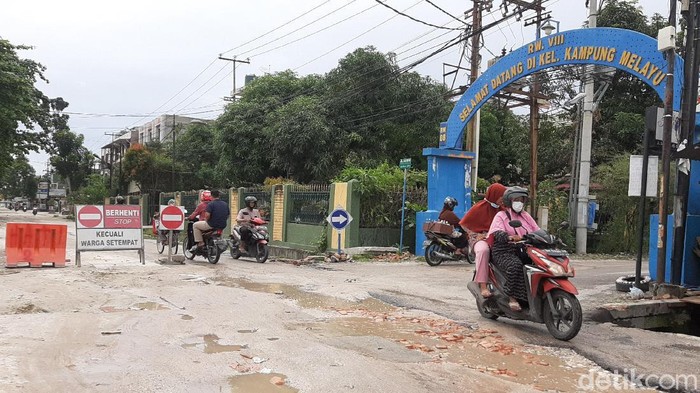 Jalan Rusak Imbas Proyek IPAL Pekanbaru
