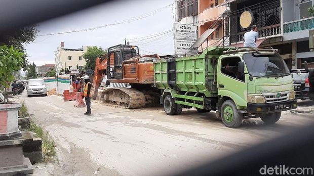 Jalan Rusak Imbas Proyek IPAL Pekanbaru