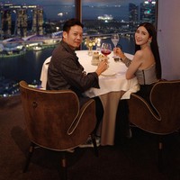 Setelah bercerai dengan konglomerat asal Indonesia, kini Jamie Chua sudah menemukan tambatan hati lain yakni Terrence Koh yang disebut sebagai sosok penting dalam dunia perbankan di Singapura. Foto: Instagram @ec24m