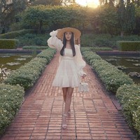 Dalam sebuah wawancara di podcast Pass the Power with Paige Parker baru-baru ini, wanita 47 tahun tersebut mengatakan jika koleksi tas Hermes kebanggaannya pernah menyelamatkan keluarganya selama proses perceraian. Foto: Instagram @ec24m