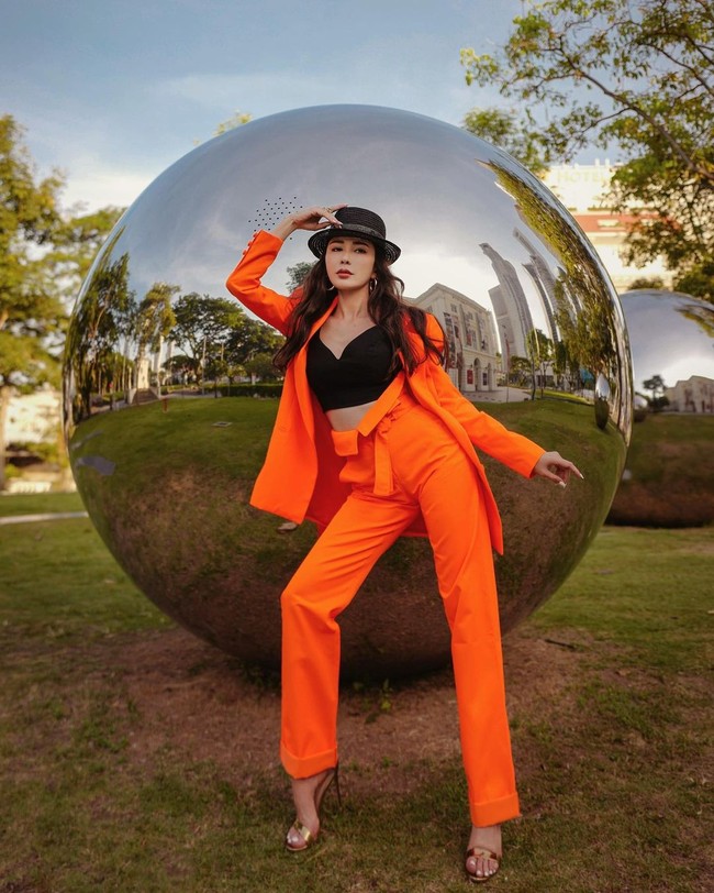 Dari hasil dari sidang itu Nurdian kemudian dituntut untuk memberi tunjangan US$ 332 ribu (Rp 4,7 miliaran) per bulan dan membagi sejumlah aset mereka. Tapi sebelum tuntutan itu dikabulkan Jamie harus menghidupi dirinya sendiri dan anak-anaknya. Ketika itu lah, ia terpaksa menjual beberapa koleksi mewah. Foto: Instagram @ec24m