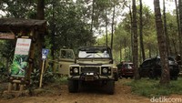 Para peserta berkumpul di Gedung Budaya Sabilulungan, Kabupayen Bandung. Sebelumnya, mereka harus swab antigen terlebih dahulu.(Muhammad Iqbal/detikcom)