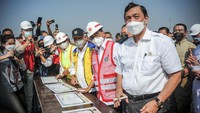 Jalan Tol Cisumdawu yang memiliki panjang 62,01 kilometer tersebut ditargetkan akan diresmikan pada akhir 2021.