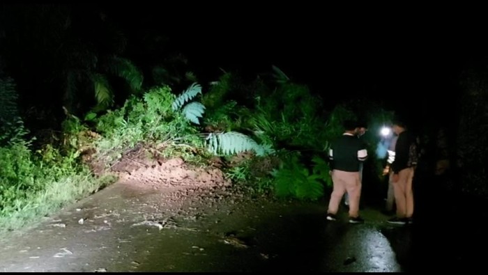 Longsor di Desa Tanjung Heran, Kecamatan Penanjung, Bengkulu Tengah