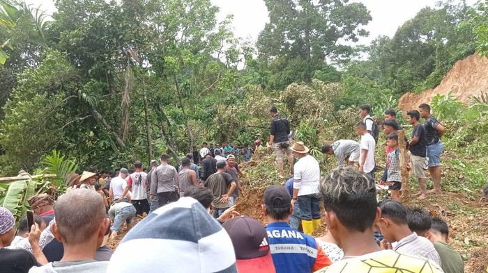 Longsor di Padang Pariaman