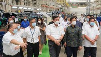 Kehadiran Menko Marves, Menhub, dan Menkes beserta jajarannya disambut oleh Mr. Shi Guoyong selaku President Director Wuling Motors dan Arif Pramadana, Vice President Wuling Motors. Foto: dok. Wuling Indonesia