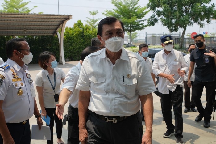 Luhut lihat pabrik dan uji coba mobil listrik Wuling Luhut lihat pabrik dan uji coba mobil listrik Wuling
