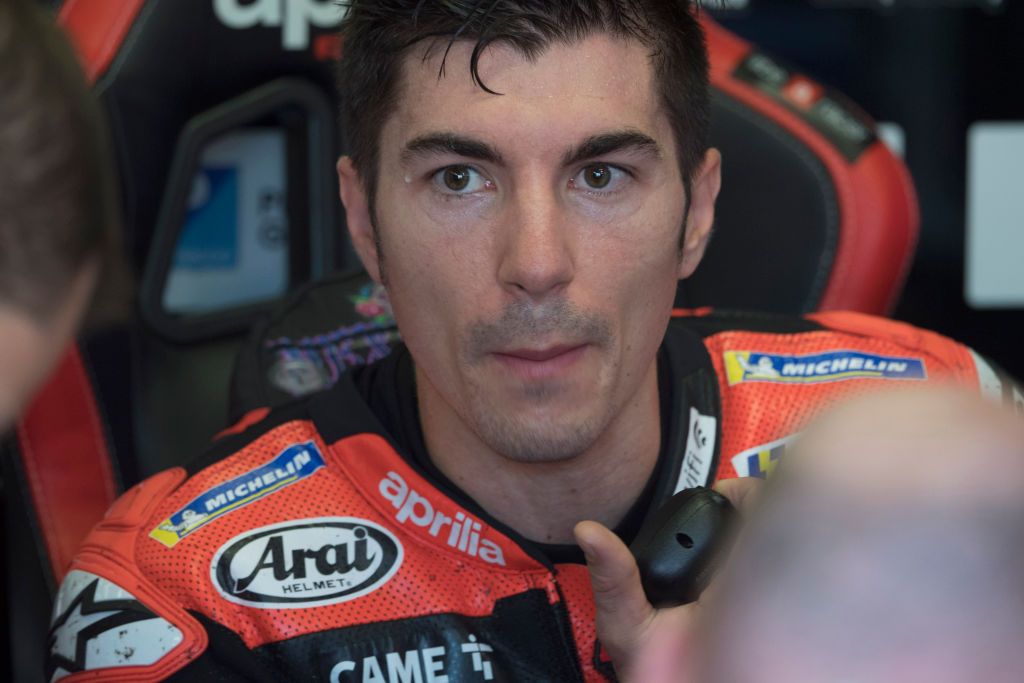 MISANO ADRIATICO, ITALY - SEPTEMBER 18: Maverick Vinales of Spain  and Aprilia Racing Team Gresini  speaks in box during the qualifying practice during the MotoGP Of San Marino - Qualifying at Misano World Circuit on September 18, 2021 in Misano Adriatico, Italy. (Photo by Mirco Lazzari gp/Getty Images)
