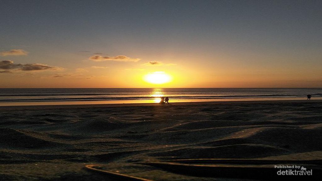 Tiada Duanya Senja di Pantai Kuta Bali