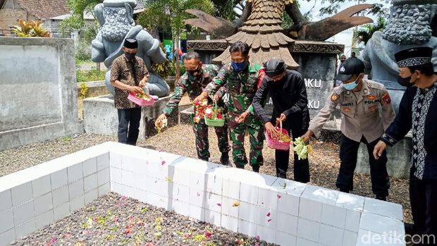 monumen lubang buaya banyuwangi