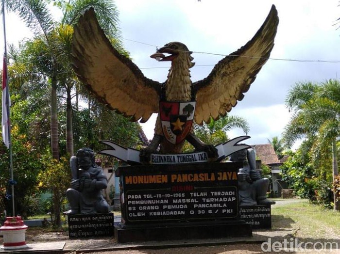 monumen lubang buaya banyuwangi