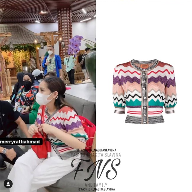 Dalam sebuah kesempatan Nagita terlihat mengenakan cardigan lengan pendek bermotif zigzag. Cardigan tersebut tampak dipadukannya dengan celana panjang putih. Diketahui bahwa Fine-Knit Wave-Pattern Cardigan itu berasal dari merek Missoni dan dibanderol dengan harga sekitar Rp 16 juta. Foto: Instagram/@fashion_nagitaslavina